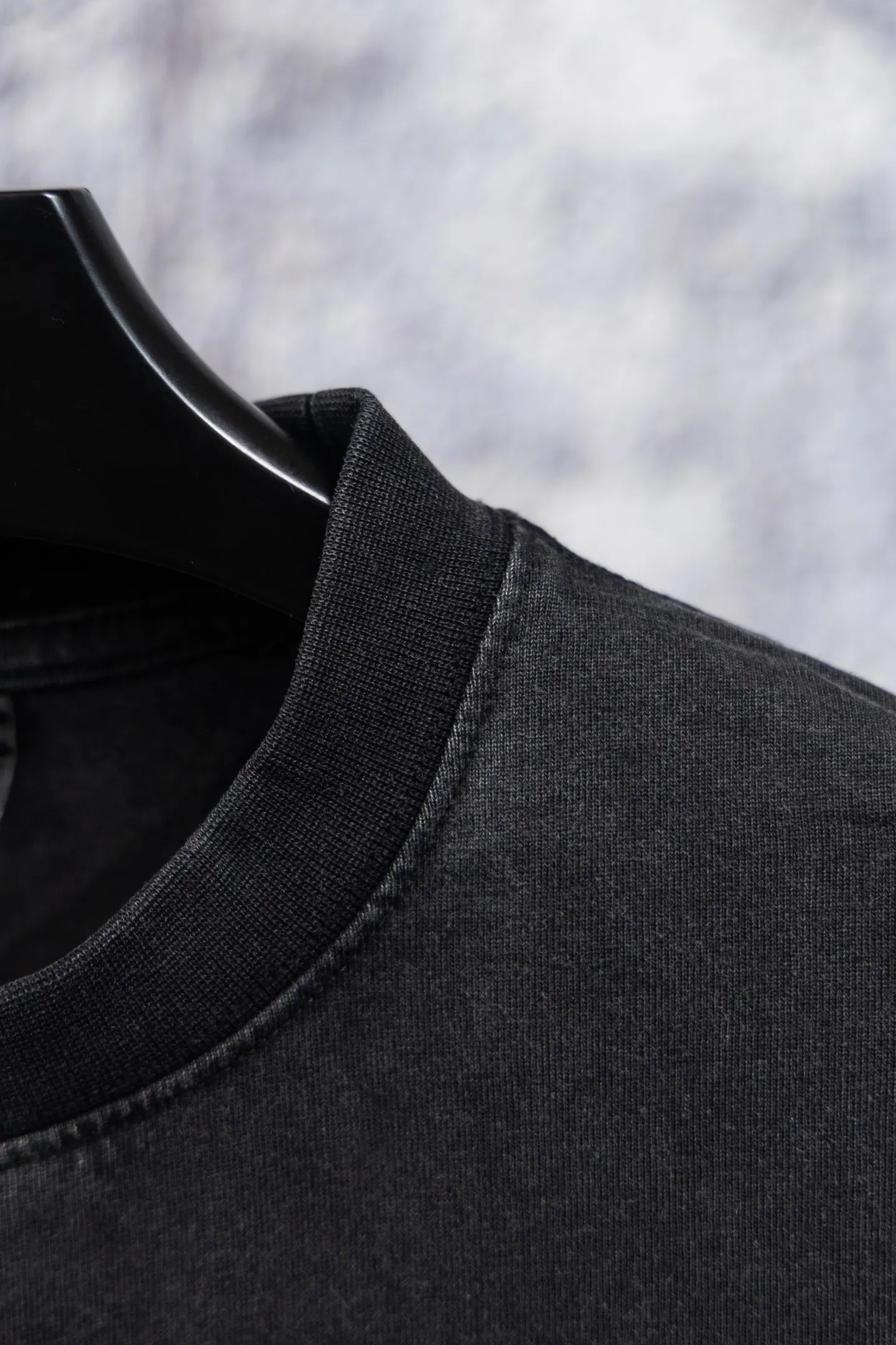 Balenciaga 2026New Arrival logo T ▪️ : 300 ， ▪️ 32S ，300 ； 32s+70D ，300g：95/ *5% 。 Breathable， ，Breathable ； ， ， 。 Breathable， ，Breathable ； 。 32 Premium ，70D ， ， 。 ▪️ New Arrival ▪️ Same Style ▪️ ▪️ ：Black ▪️Size：S-XL